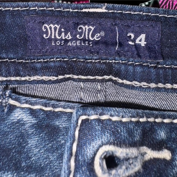 New + Exclusive Miss Me Mid-Rise Stretch Shorts (Size 34) - Picture 6 of 7